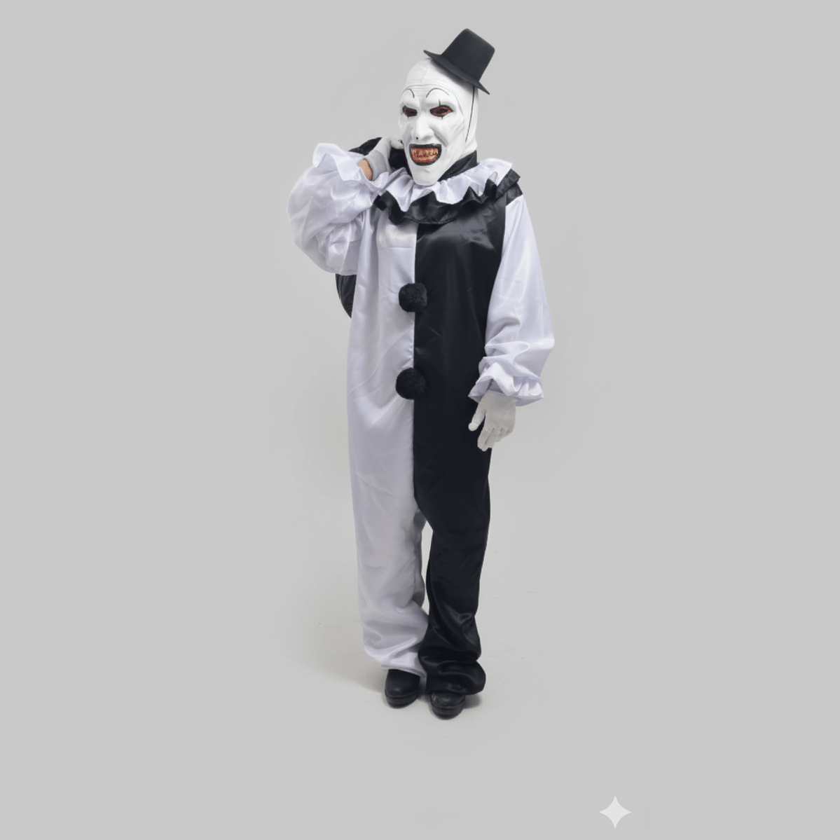 Disfraz de payaso siniestro bicolor blanco y negro con sombrero de copa pequeño.