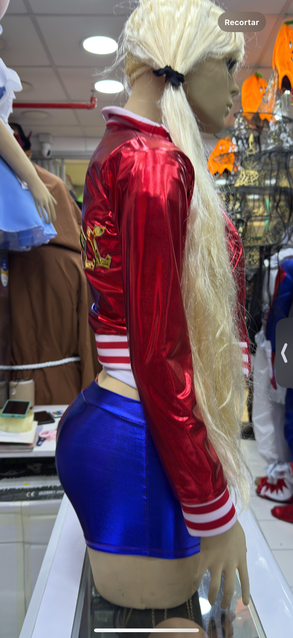 Disfraz de Harley Quinn: Caos y diversión en una sola pieza